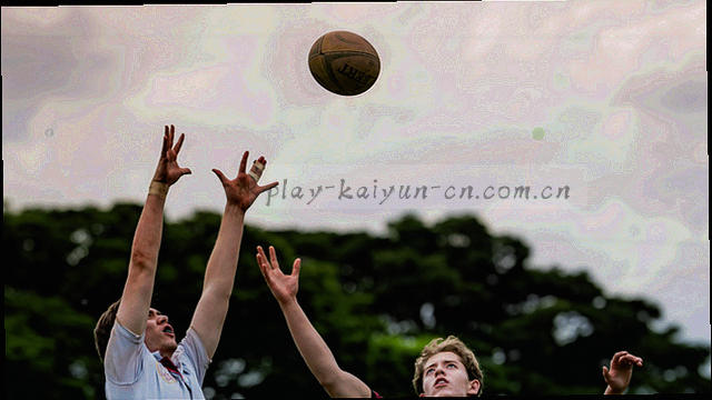欧冠之夜球员庆祝瞬间，配数据光效